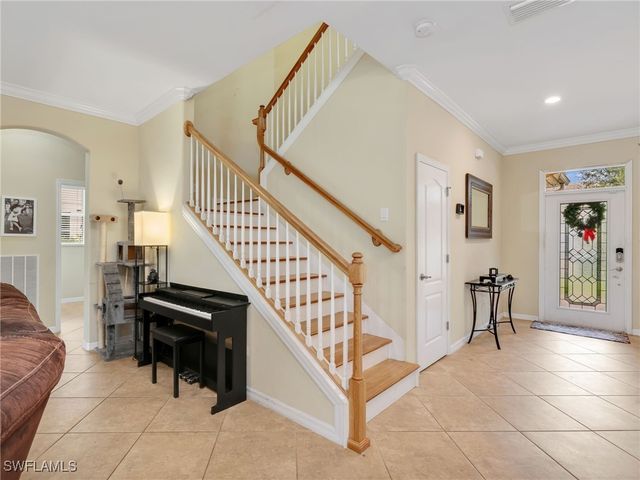 2374 Heydon CIR E, Naples, FL 34120