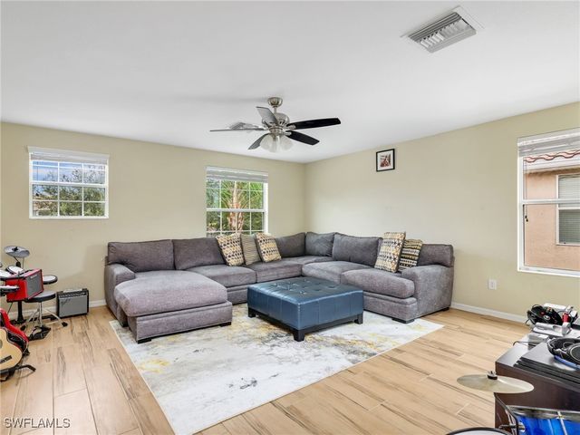 2374 Heydon CIR E, Naples, FL 34120