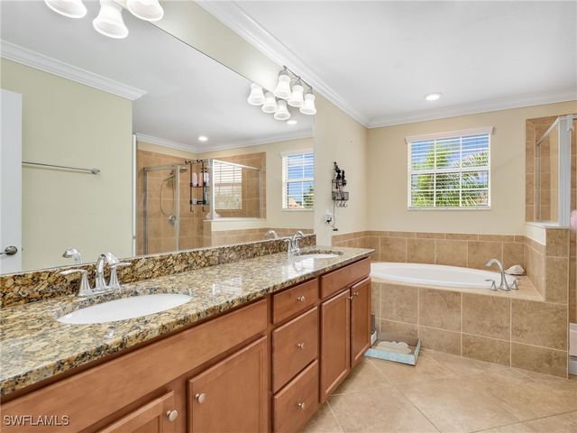 2374 Heydon CIR E, Naples, FL 34120