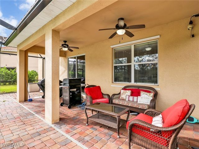 2374 Heydon CIR E, Naples, FL 34120