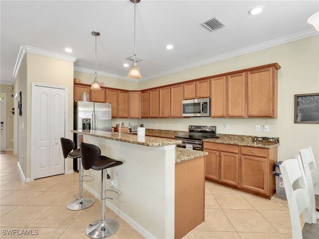 2374 Heydon CIR E, Naples, FL 34120