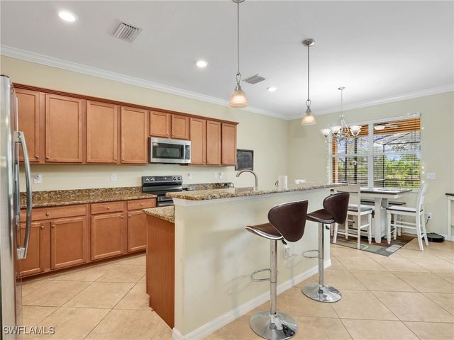 2374 Heydon CIR E, Naples, FL 34120