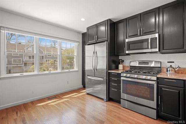 23 Brookridge Court, Rye Brook, NY 10573