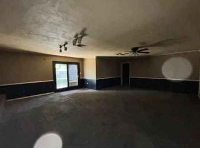102 NE 5th Street, Moore, OK 73160