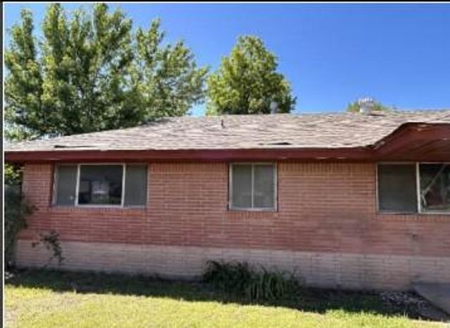 102 NE 5th Street, Moore, OK 73160
