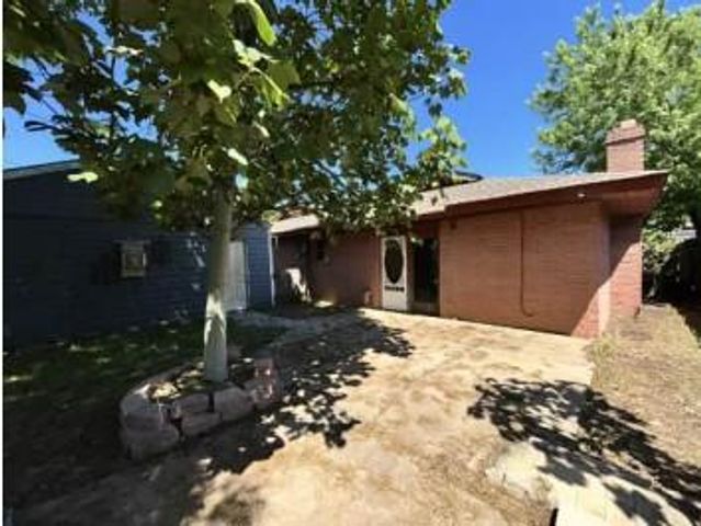 102 NE 5th Street, Moore, OK 73160