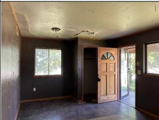 102 NE 5th Street, Moore, OK 73160