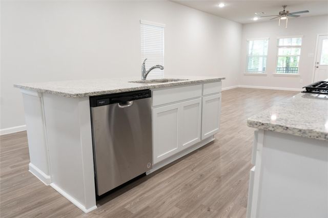 64 Valiant Ridge Trail, Magnolia, TX 77354