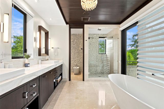 3714 Pine Lake Dr, Weston, FL 33332