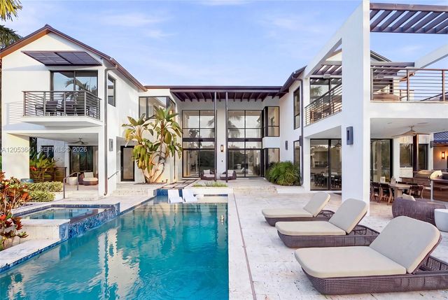 3714 Pine Lake Dr, Weston, FL 33332