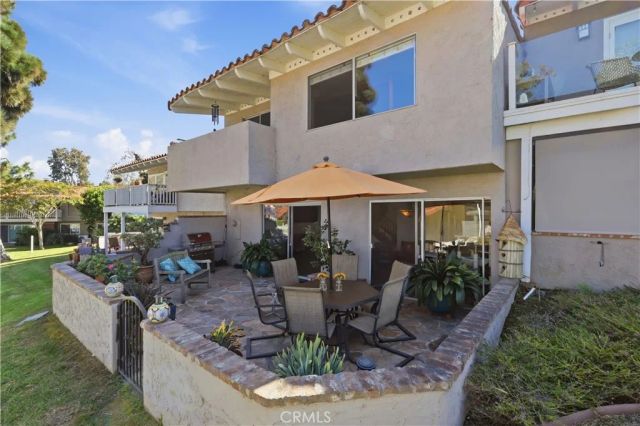 438 Vista Parada, Newport Beach, CA 92660