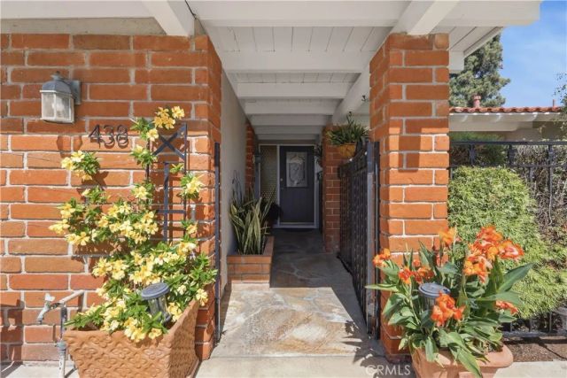 438 Vista Parada, Newport Beach, CA 92660