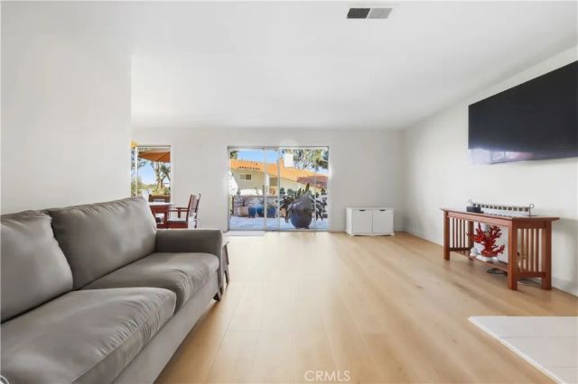 438 Vista Parada, Newport Beach, CA 92660