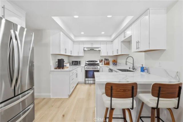 438 Vista Parada, Newport Beach, CA 92660