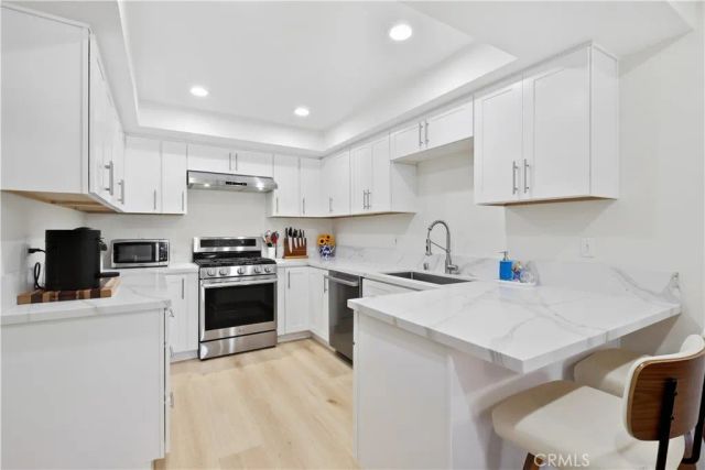 438 Vista Parada, Newport Beach, CA 92660
