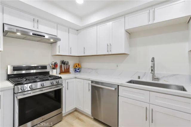 438 Vista Parada, Newport Beach, CA 92660