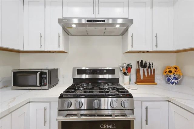 438 Vista Parada, Newport Beach, CA 92660