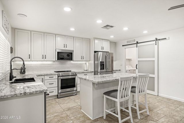 3024 W WAGONER Road, Phoenix, AZ 85053