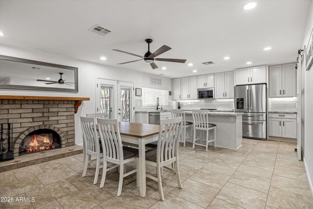 3024 W WAGONER Road, Phoenix, AZ 85053