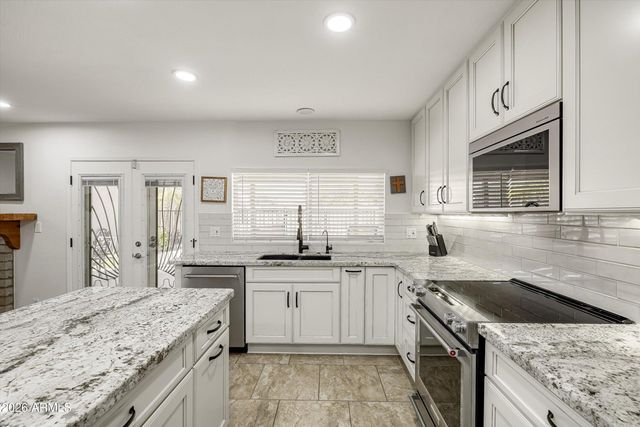 3024 W WAGONER Road, Phoenix, AZ 85053