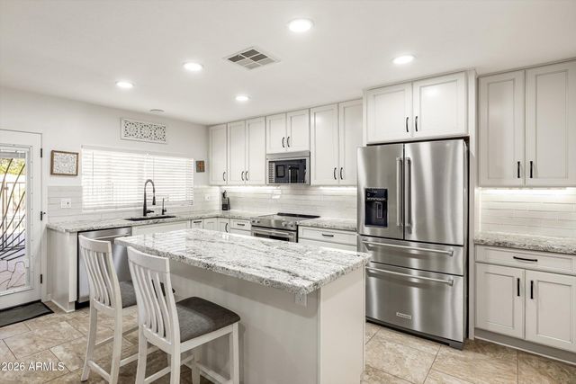 3024 W WAGONER Road, Phoenix, AZ 85053