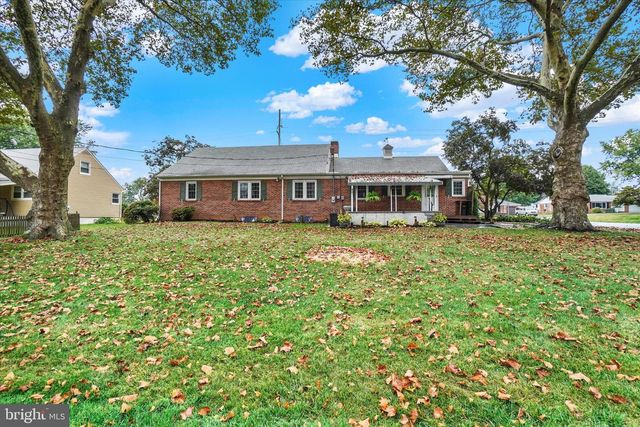 398 EDGEHILL RD, York, PA 17403
