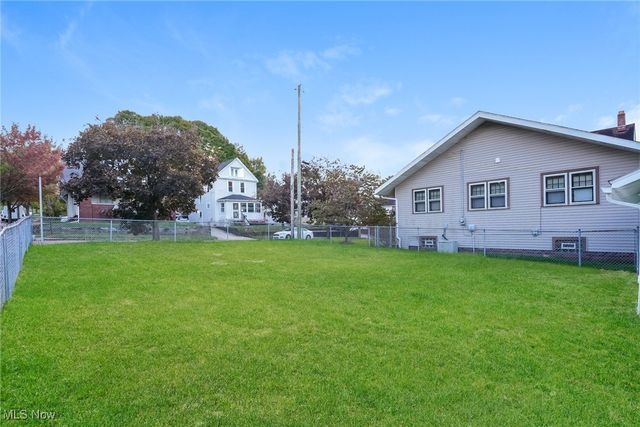 2104 11th Street, Akron, OH 44314