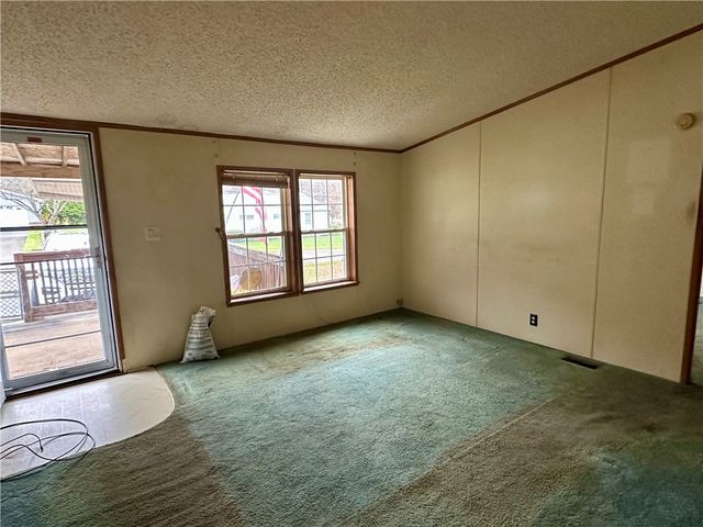 7 Royal Avenue, Bradford Town, PA 16701