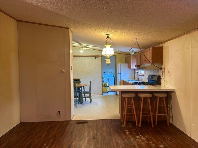 7 Royal Avenue, Bradford Town, PA 16701