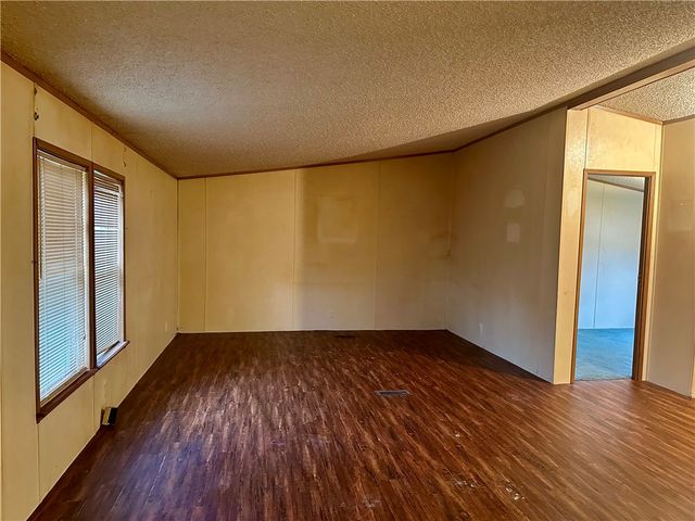 7 Royal Avenue, Bradford Town, PA 16701