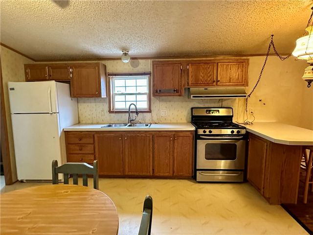 7 Royal Avenue, Bradford Town, PA 16701