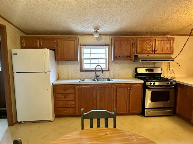 7 Royal Avenue, Bradford Town, PA 16701