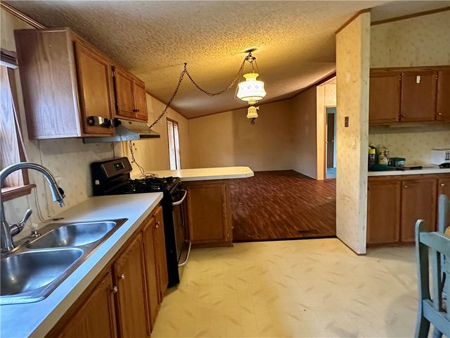 7 Royal Avenue, Bradford Town, PA 16701