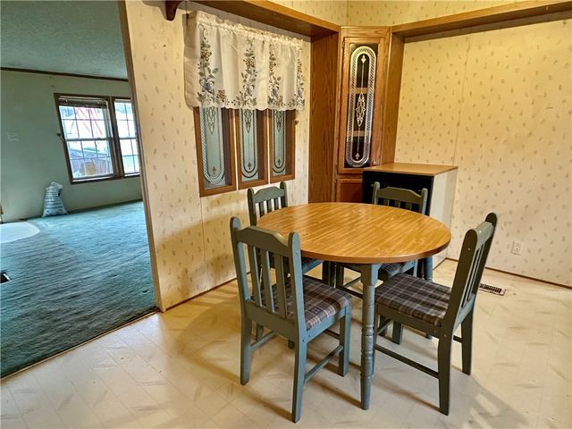 7 Royal Avenue, Bradford Town, PA 16701