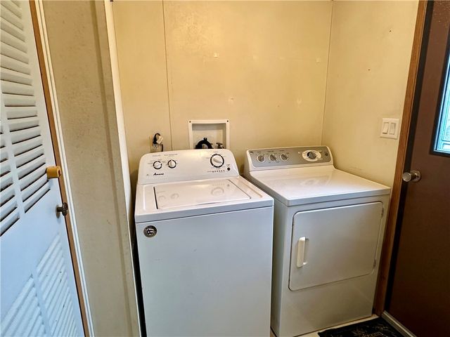 7 Royal Avenue, Bradford Town, PA 16701