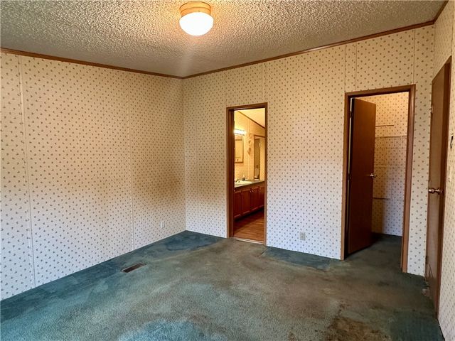 7 Royal Avenue, Bradford Town, PA 16701