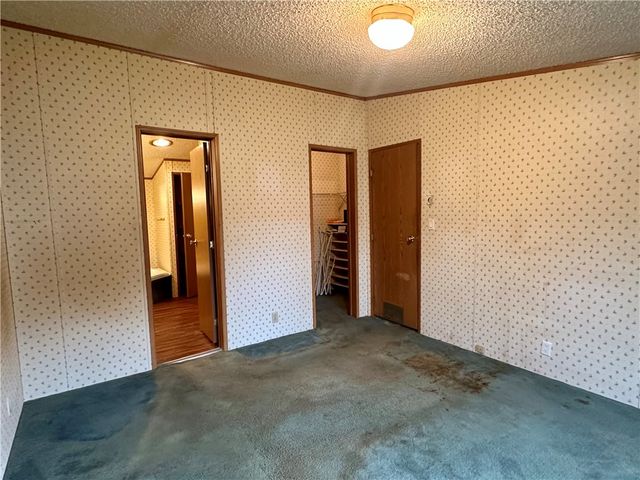 7 Royal Avenue, Bradford Town, PA 16701