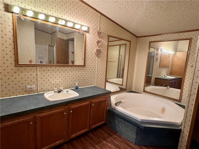 7 Royal Avenue, Bradford Town, PA 16701