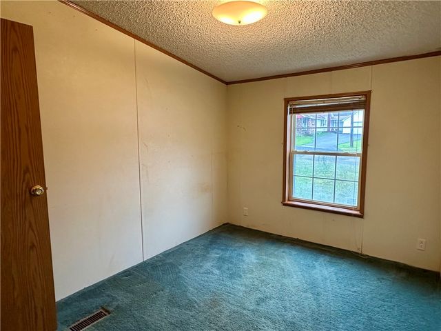 7 Royal Avenue, Bradford Town, PA 16701