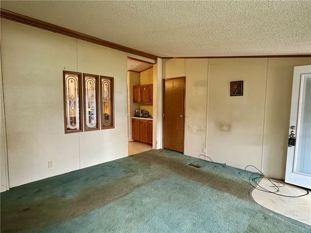 7 Royal Avenue, Bradford Town, PA 16701