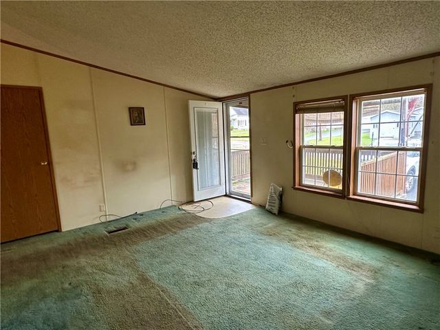 7 Royal Avenue, Bradford Town, PA 16701