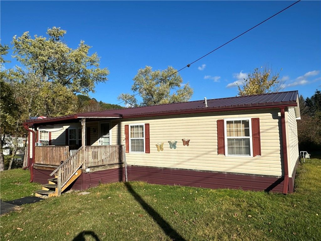 7 Royal Avenue, Bradford Town, PA 16701