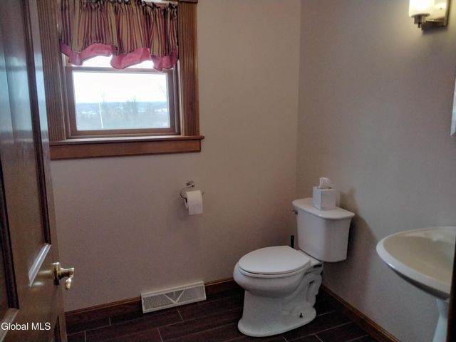 25 Ridge Drive, Troy, NY 12180