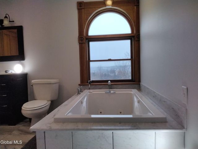 25 Ridge Drive, Troy, NY 12180