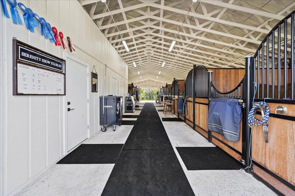 Image 10 of property listing at 2040 Galloway Trail, Wellington, FL 33414