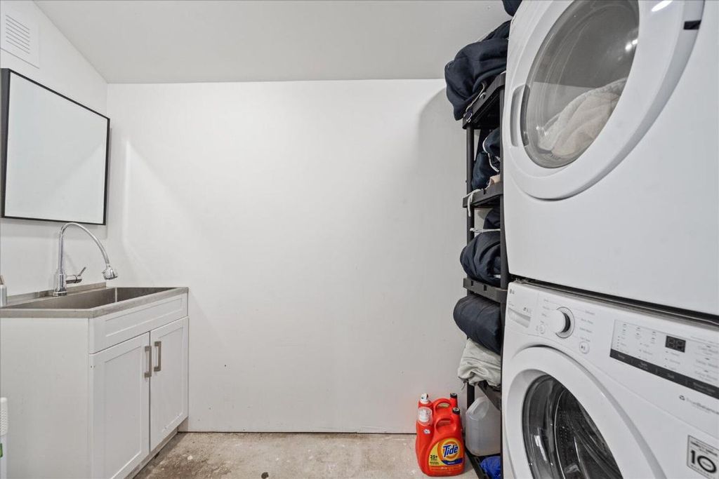 Image 14 of property listing at 2040 Galloway Trail, Wellington, FL 33414