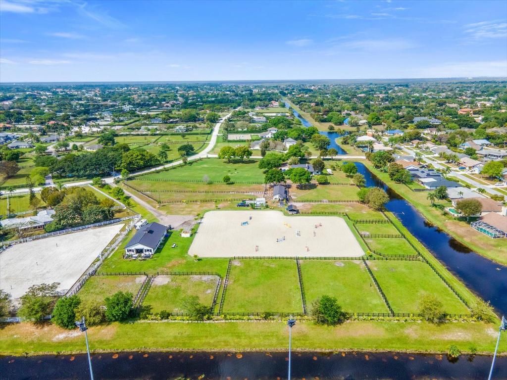 Image 16 of property listing at 2040 Galloway Trail, Wellington, FL 33414