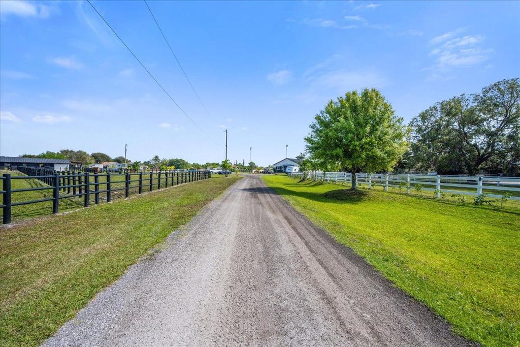 Image 2 of property listing at 2040 Galloway Trail, Wellington, FL 33414