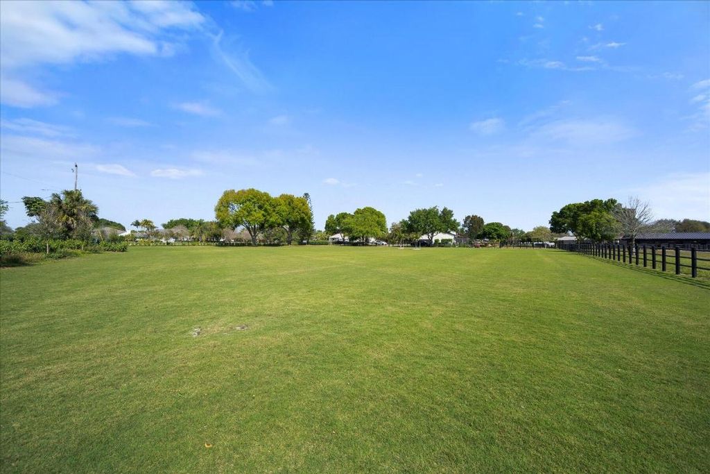 Image 25 of property listing at 2040 Galloway Trail, Wellington, FL 33414