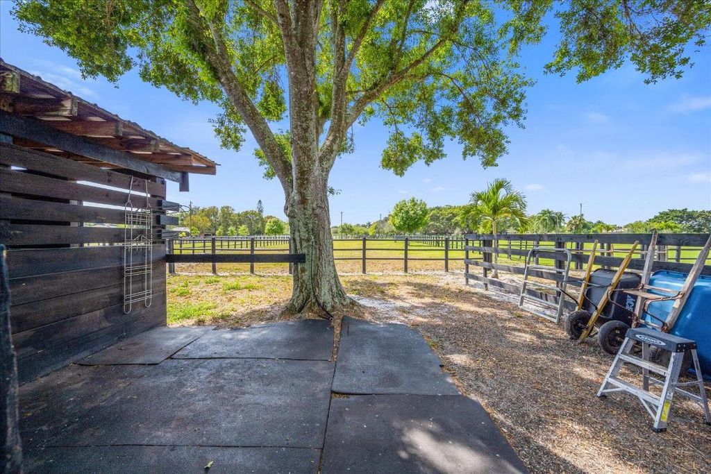 Image 30 of property listing at 2040 Galloway Trail, Wellington, FL 33414